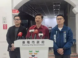 影／基隆天外天床墊延燒5小時入夜未滅原因不明 申請直升機滅火被拒