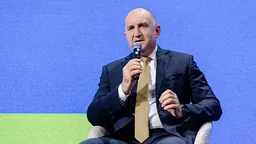 Премьер Болгарии Румен Радев призвал Европу к диалогу с Россией, чтобы избежать ядерного удара